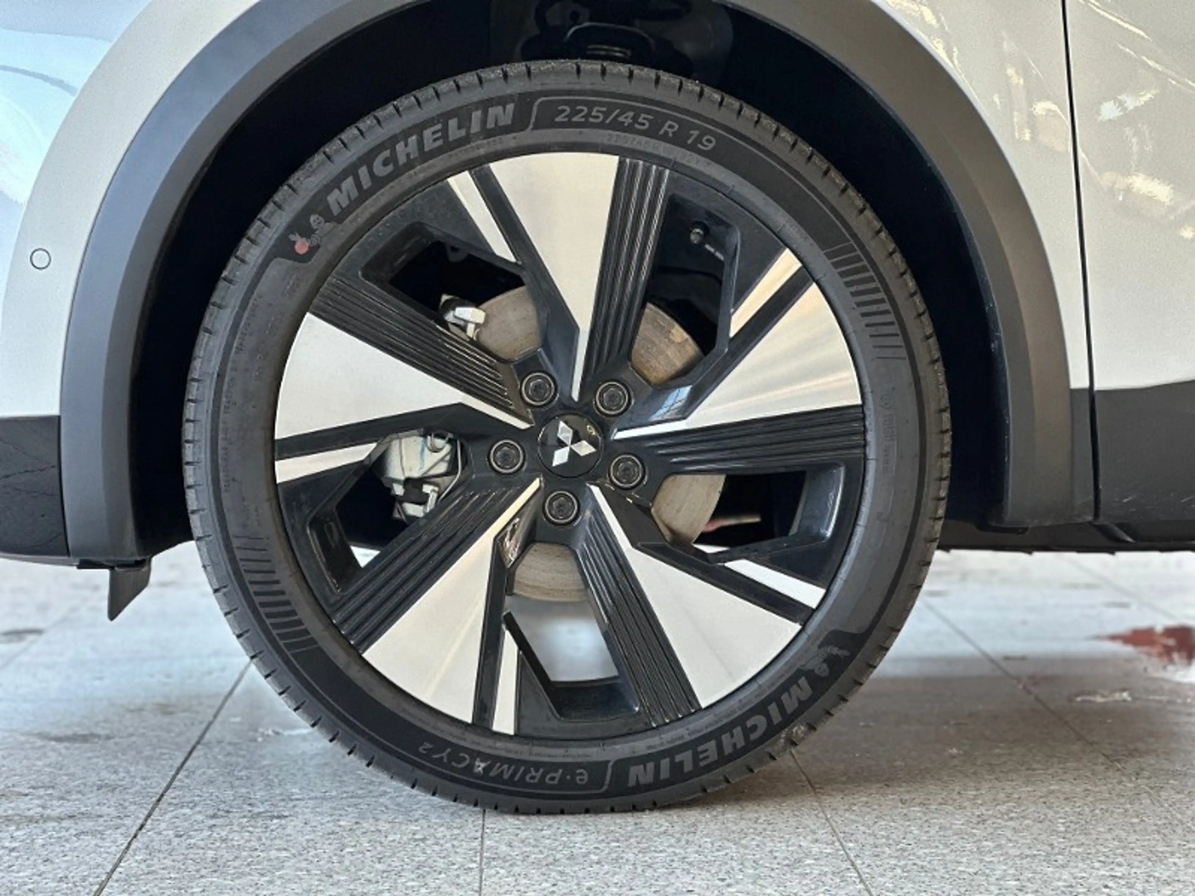 Mitsubishi Grandis Intro Edition 1.8 Hybrid — photo 4