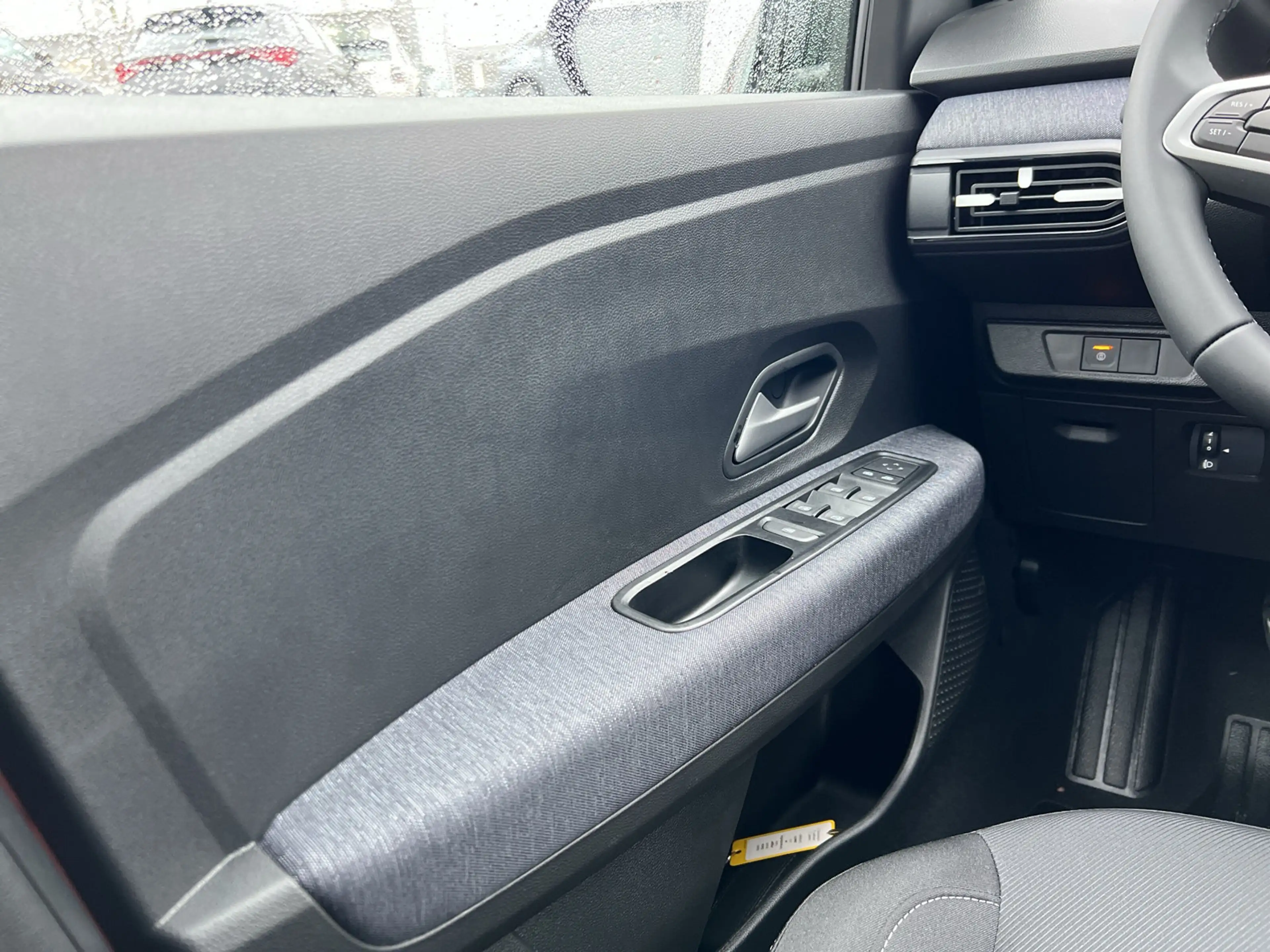 Dacia Jogger TCe 110 Expression 7-S SHZ+RFK — photo 13