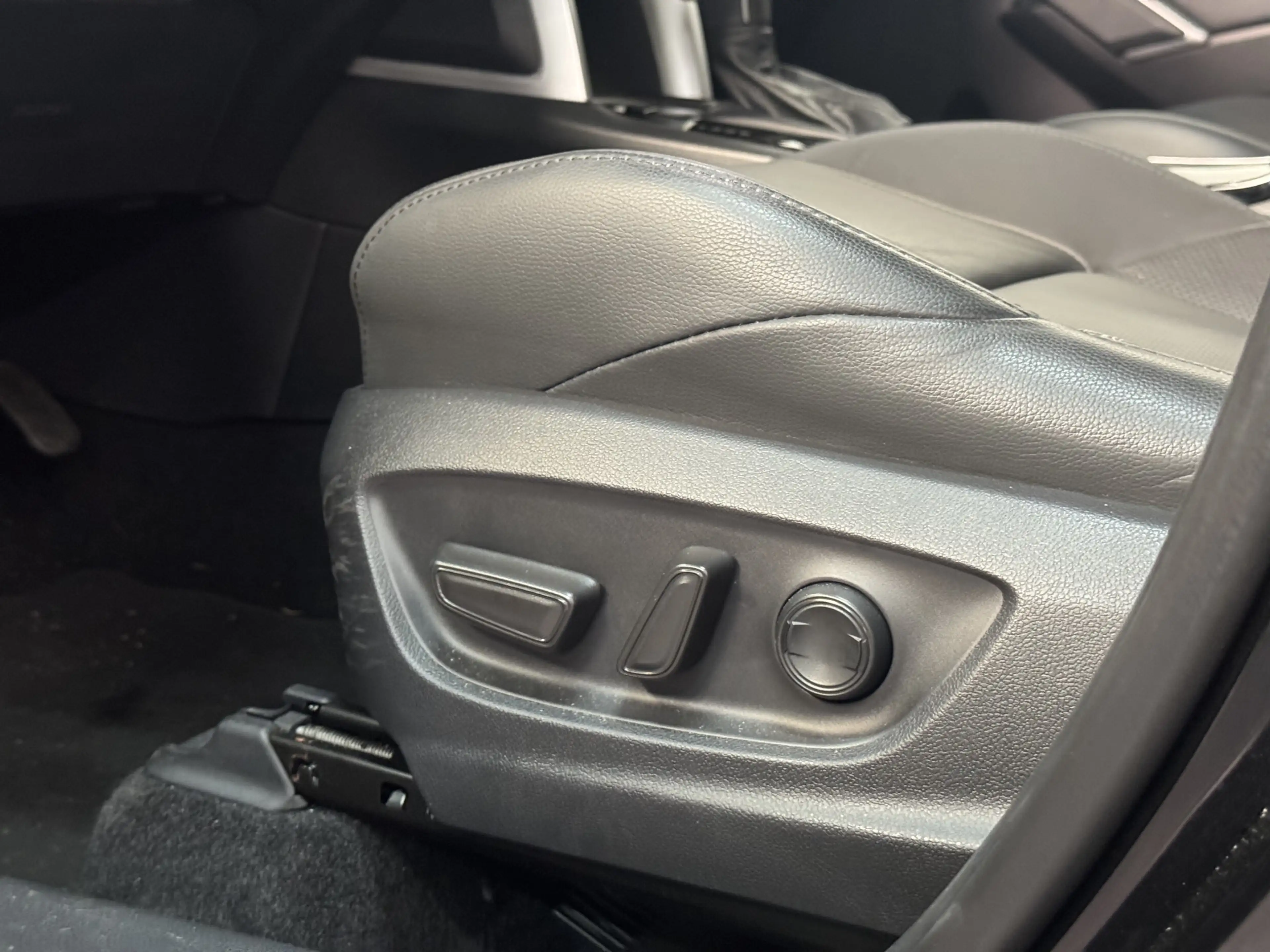 Toyota Corolla Cross 2.0 High Power Hybrid Launch Edition | Elektrische — photo 6