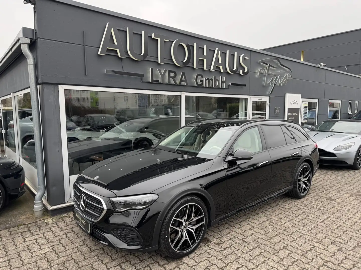 Mercedes-Benz E 450 All-Terrain 4-Matic*LED*PANO*360°KAM*AHK* Noir - 2
