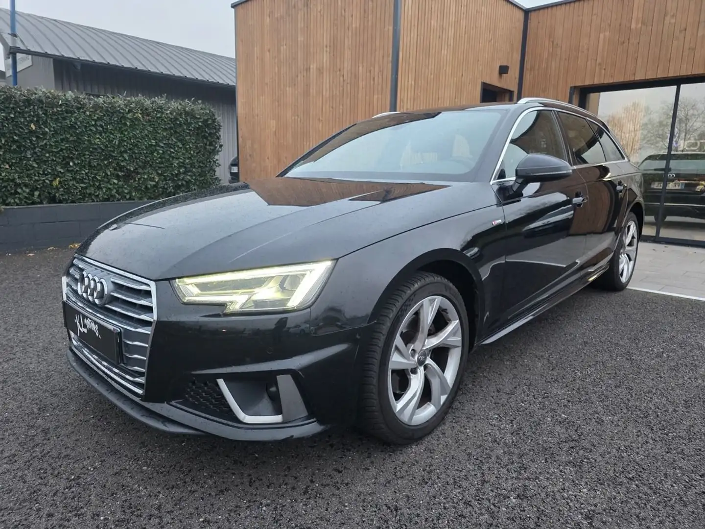 Audi A4 2.0L TDI 150CH / S LINE / S-TRONIC / 35TDI Noir - 1