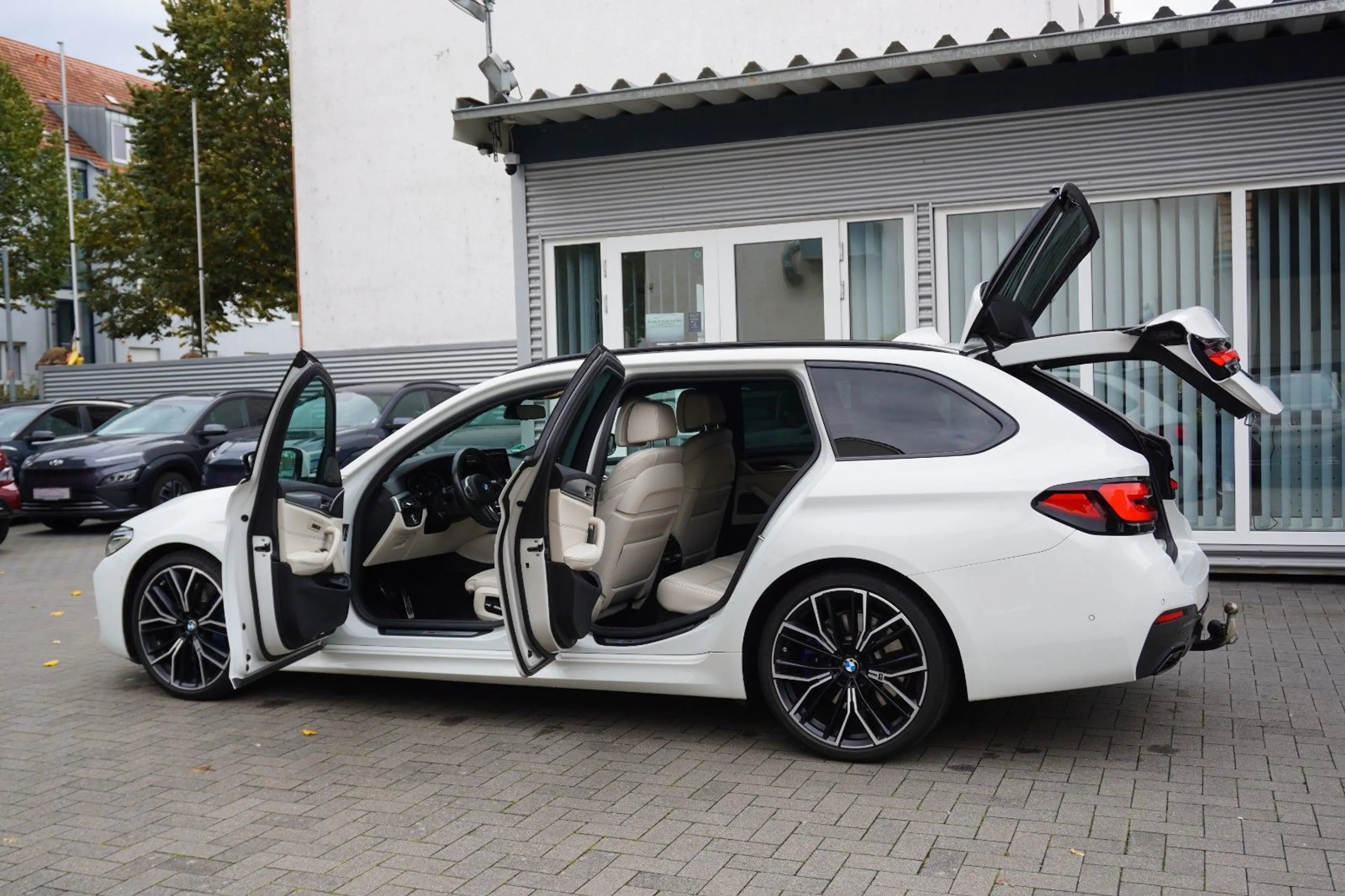 BMW 540 d xDrive Touring M Sport DrAsPr LCP 360 StHzg — photo 14