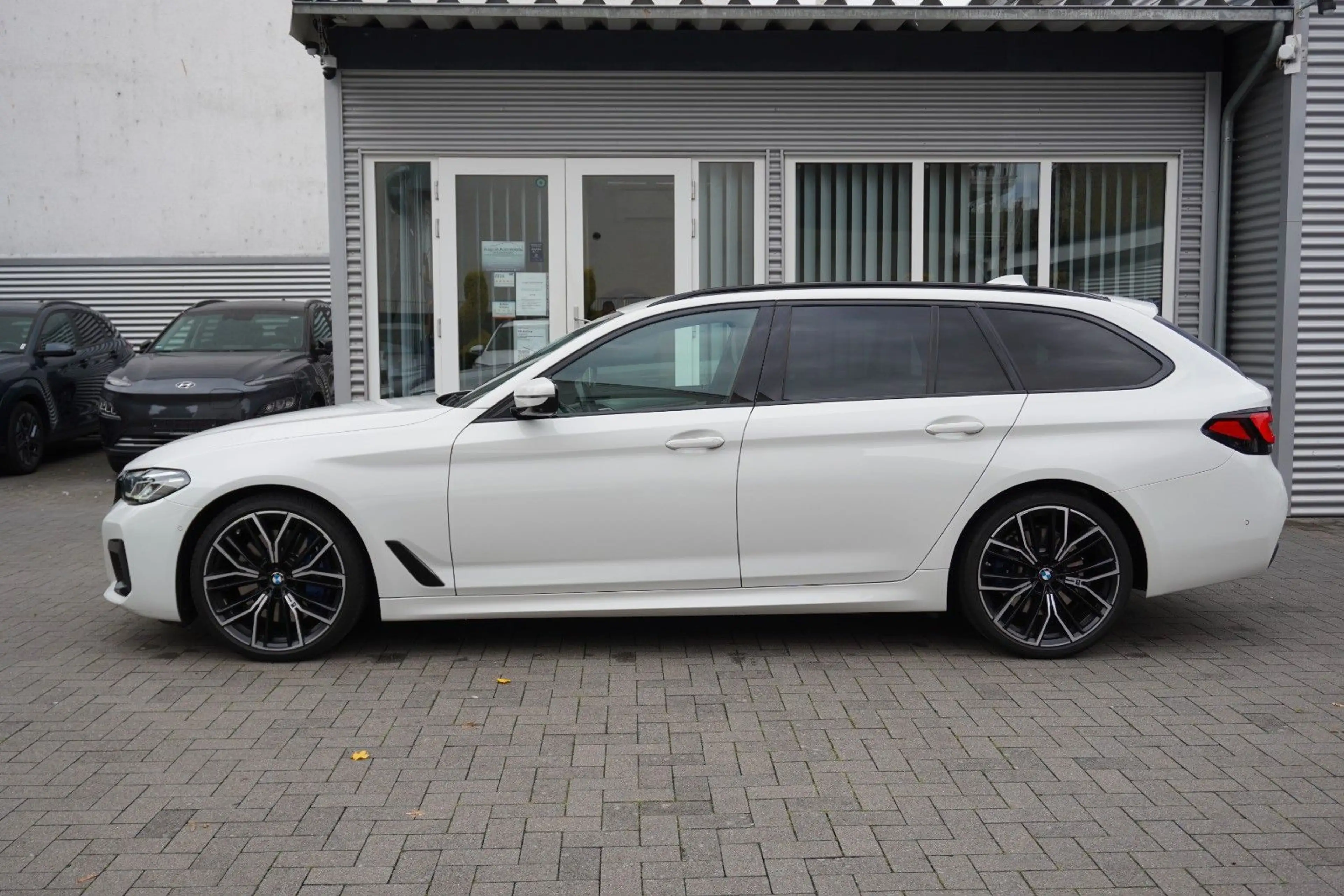 BMW 540 d xDrive Touring M Sport DrAsPr LCP 360 StHzg — photo 3