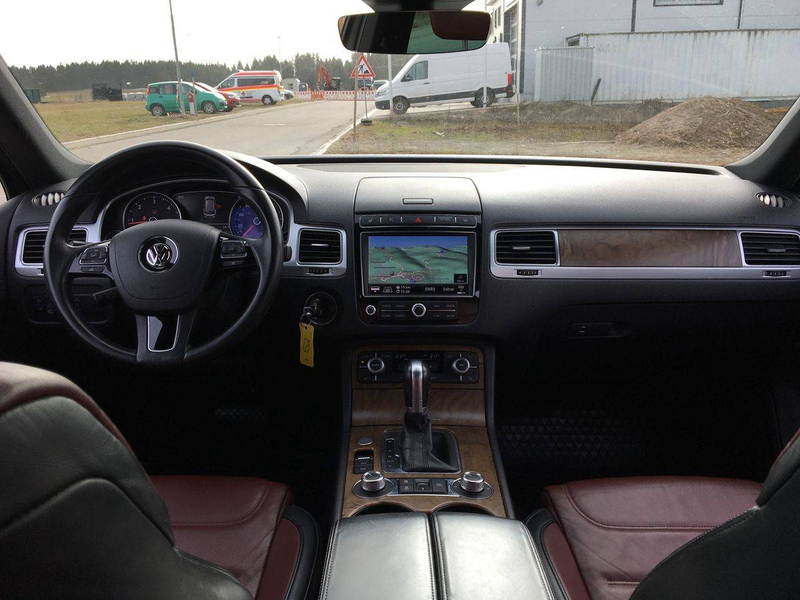 Volkswagen Touareg 3.0 TDI BlueMotion Exclusive Terrain Tech — photo 10