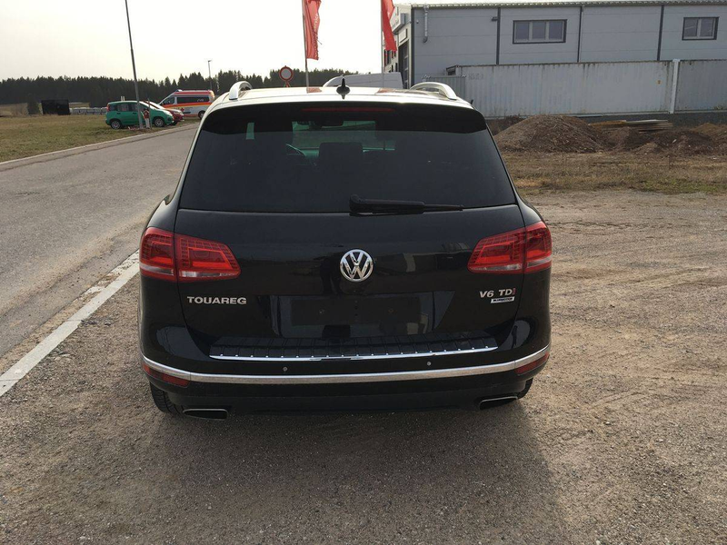 Volkswagen Touareg 3.0 TDI BlueMotion Exclusive Terrain Tech — photo 3