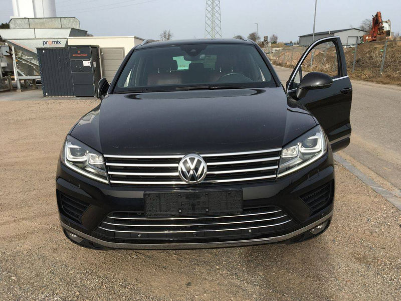 Volkswagen Touareg 3.0 TDI BlueMotion Exclusive Terrain Tech — photo 6