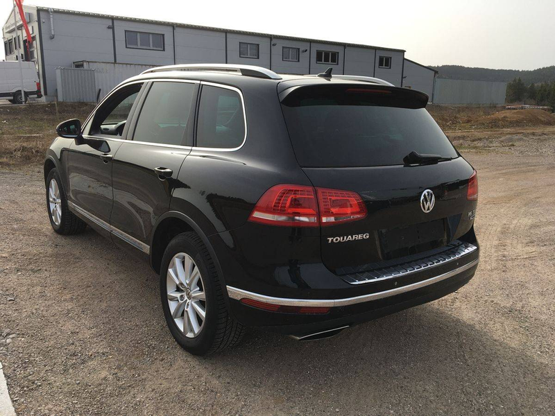Volkswagen Touareg 3.0 TDI BlueMotion Exclusive Terrain Tech — photo 2