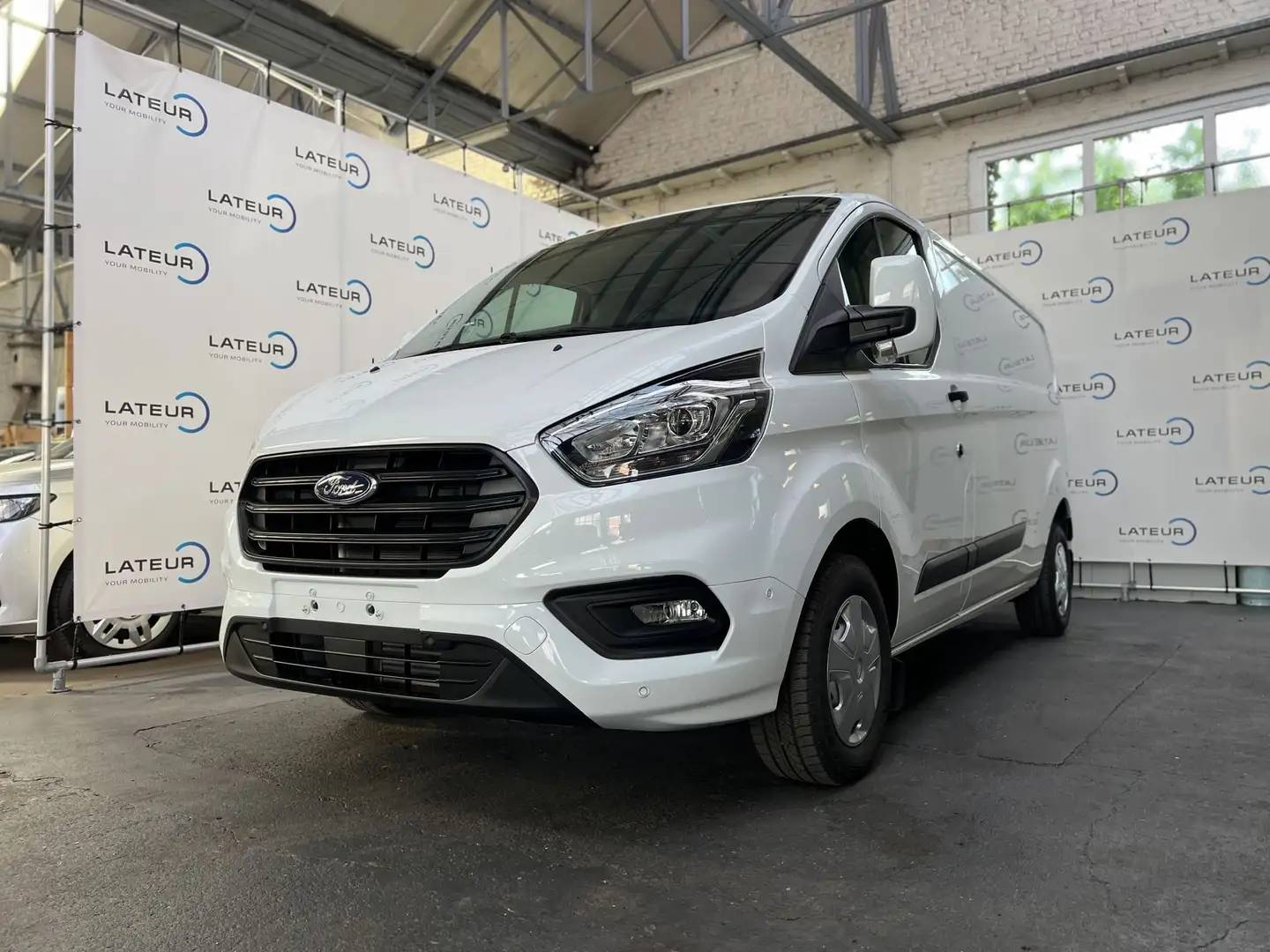 Ford Transit Custom Bestelwagen Trend 300L L2 2.0 Ecoblue 105pk M6 Blanco - 2