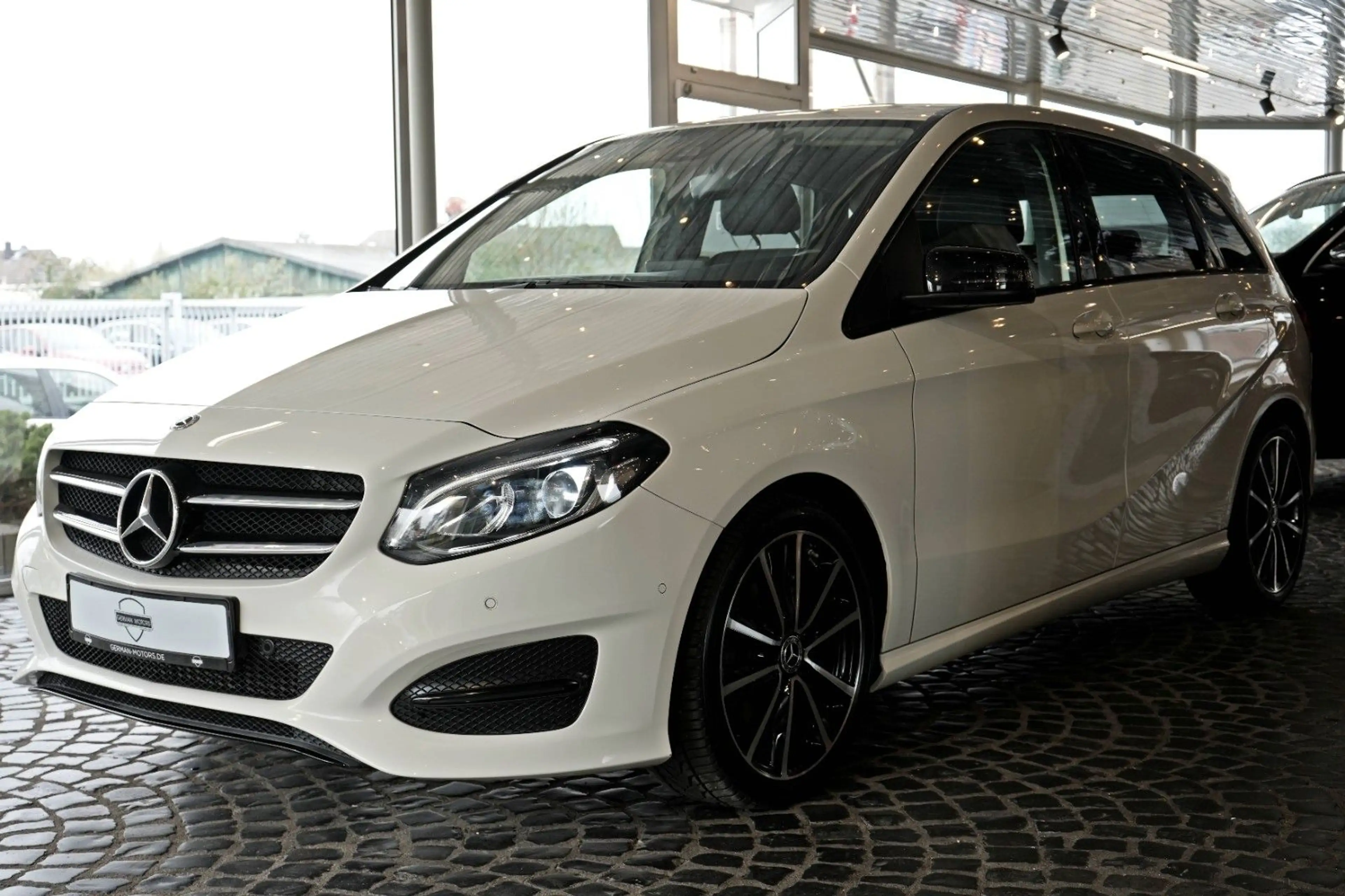 Mercedes-Benz B 220 4Matic Urban Style Edition NIGHT|BUSINESS — photo 3