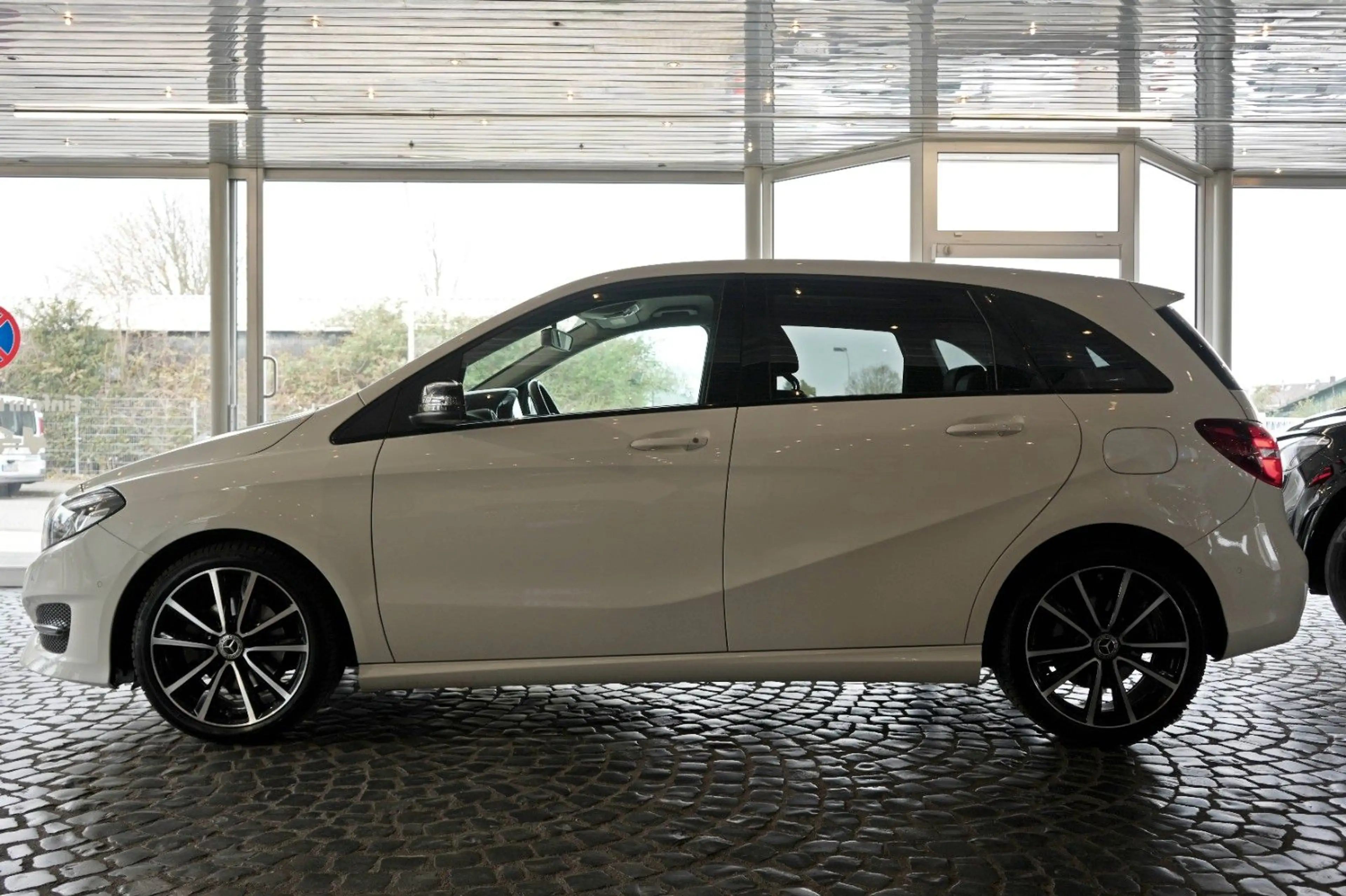 Mercedes-Benz B 220 4Matic Urban Style Edition NIGHT|BUSINESS — photo 4