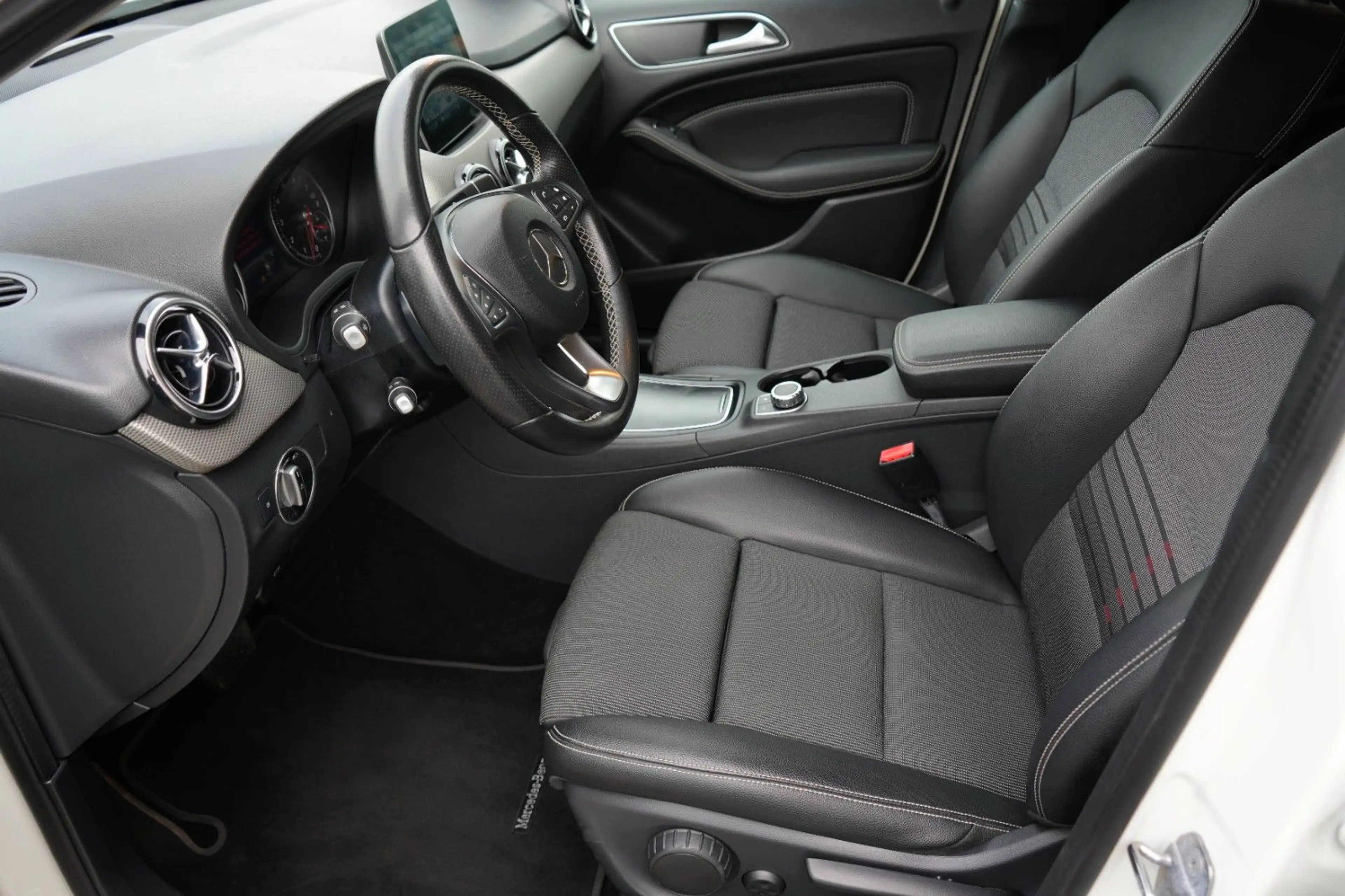 Mercedes-Benz B 220 4Matic Urban Style Edition NIGHT|BUSINESS — photo 12