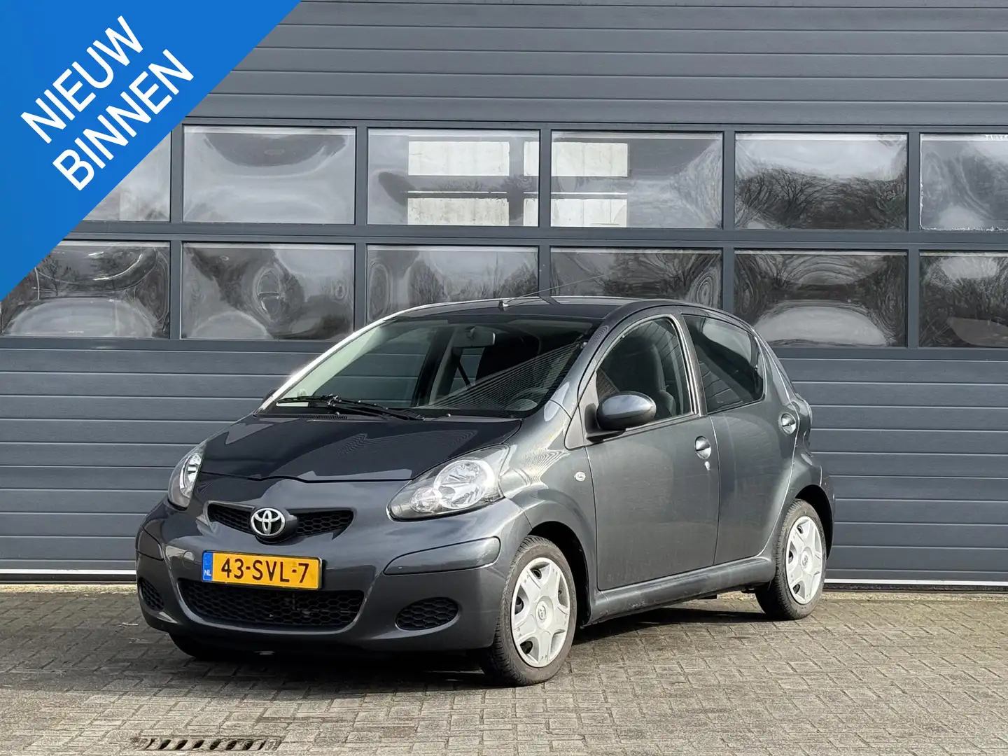 Toyota Aygo 1.0-12V COMFORT NAVIGATOR I AUTOMAAT I 5-DEURS I A Gris - 1