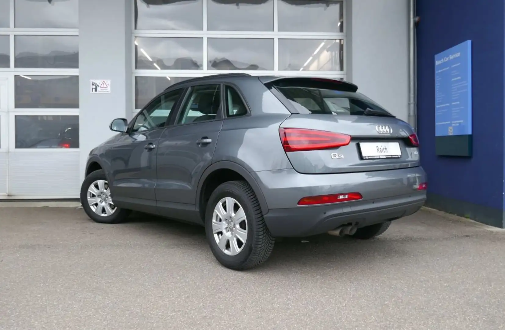 Audi Q3 2.0 TDI quattro  XENON SITZHZ EINPARKHILFE Grau - 2