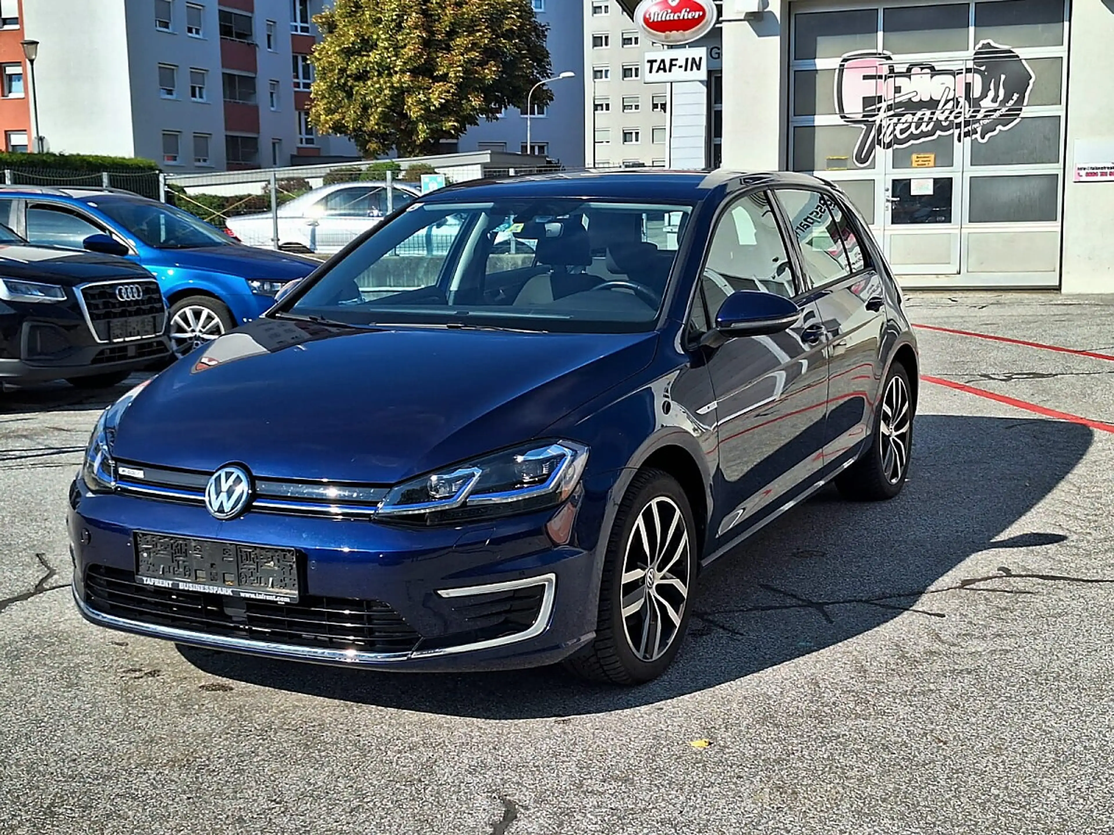 Volkswagen e-Golf E-Golf — photo 3