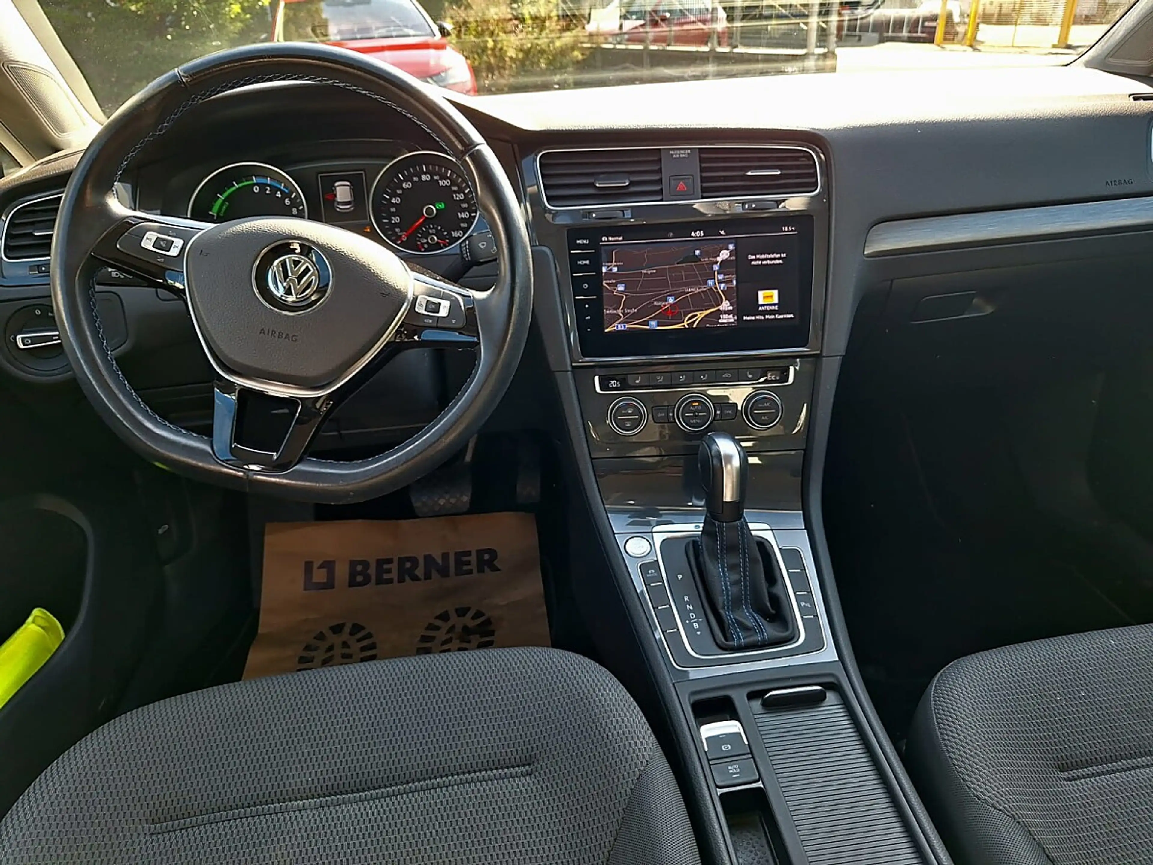 Volkswagen e-Golf E-Golf — photo 9