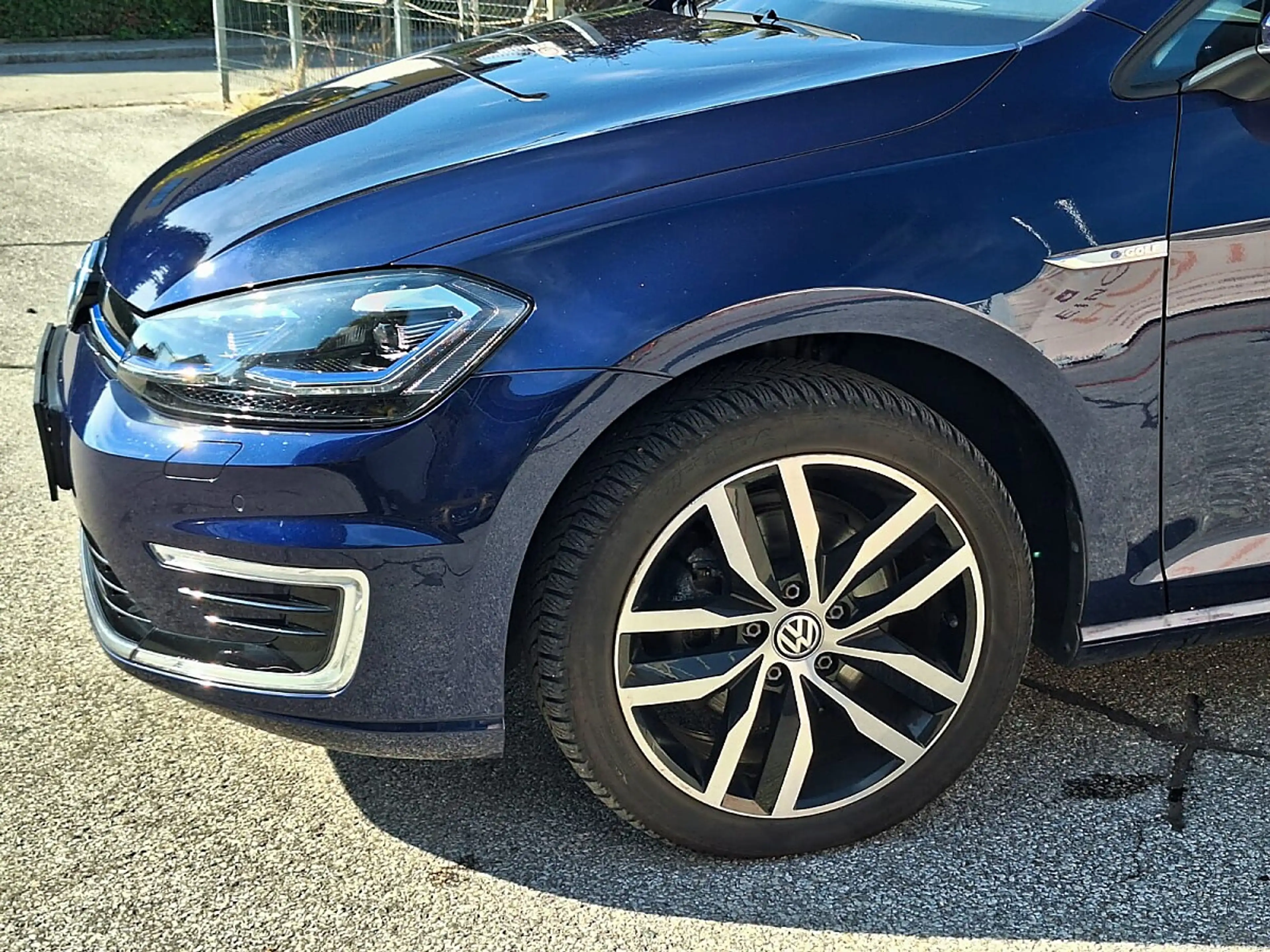 Volkswagen e-Golf E-Golf — photo 5