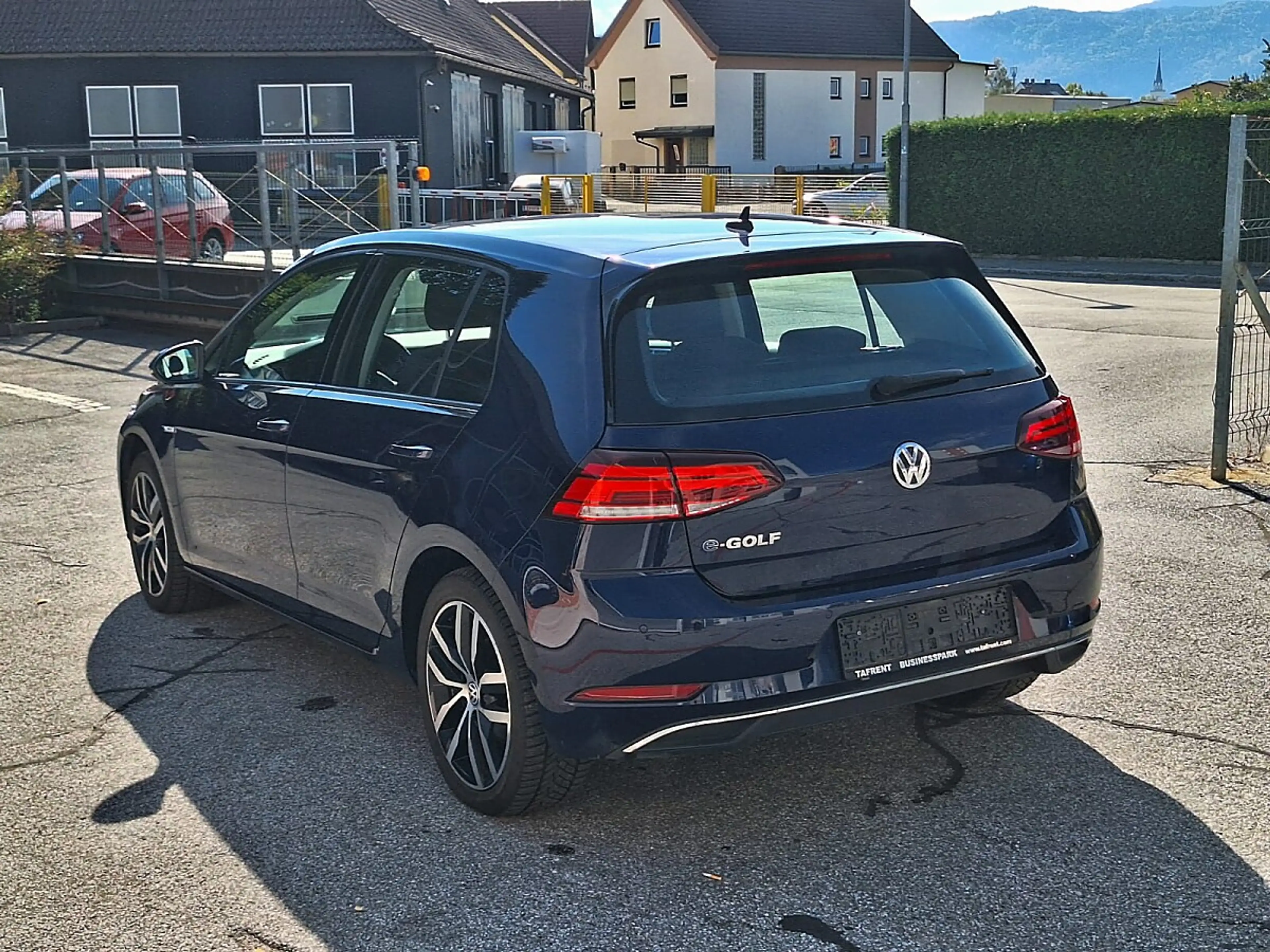 Volkswagen e-Golf E-Golf — photo 8