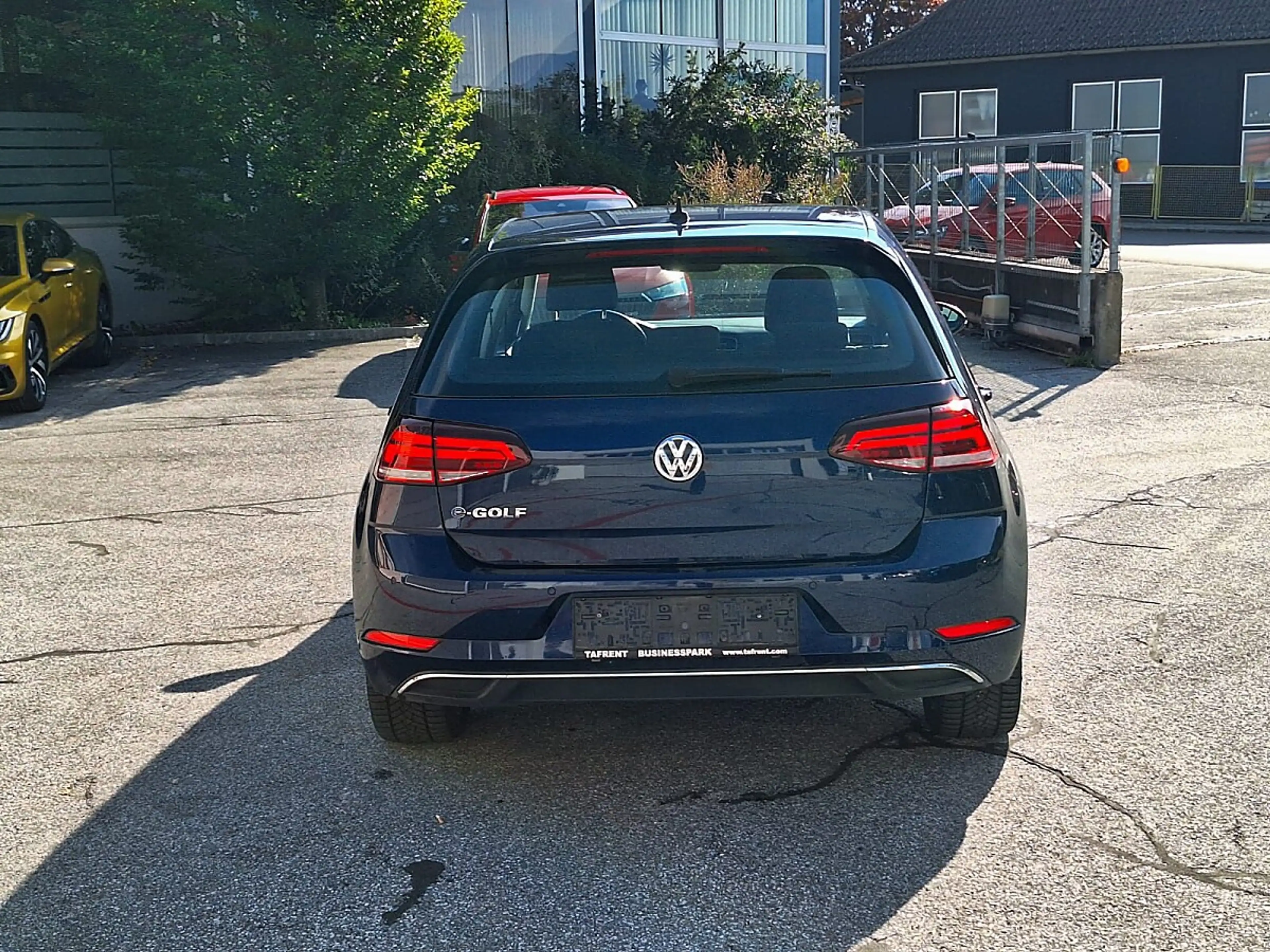 Volkswagen e-Golf E-Golf — photo 6