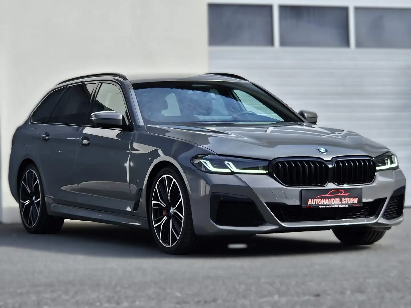 BMW 520 520d xDrive Touring M-Sport *Shadow*20Zoll*ACC* - 1