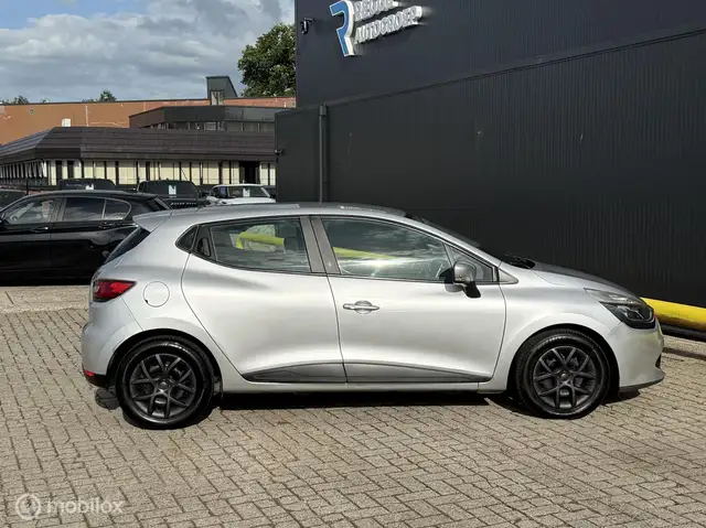 Renault Clio view 9