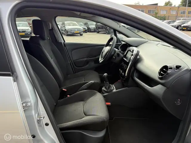 Renault Clio view 14
