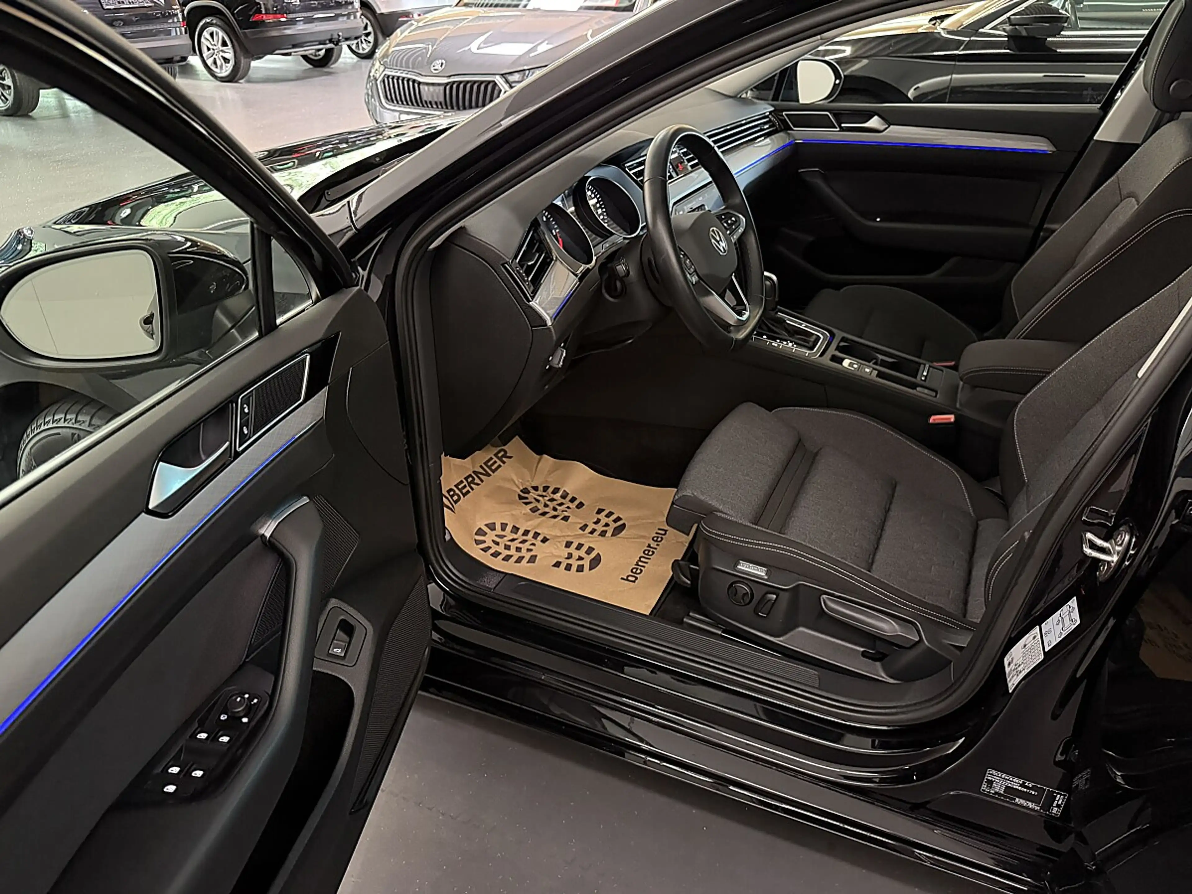 Volkswagen Passat Variant 2,0TDI DSG *Matrix LED*NAVI*ACC*Sitzheizung*Get... — photo 11
