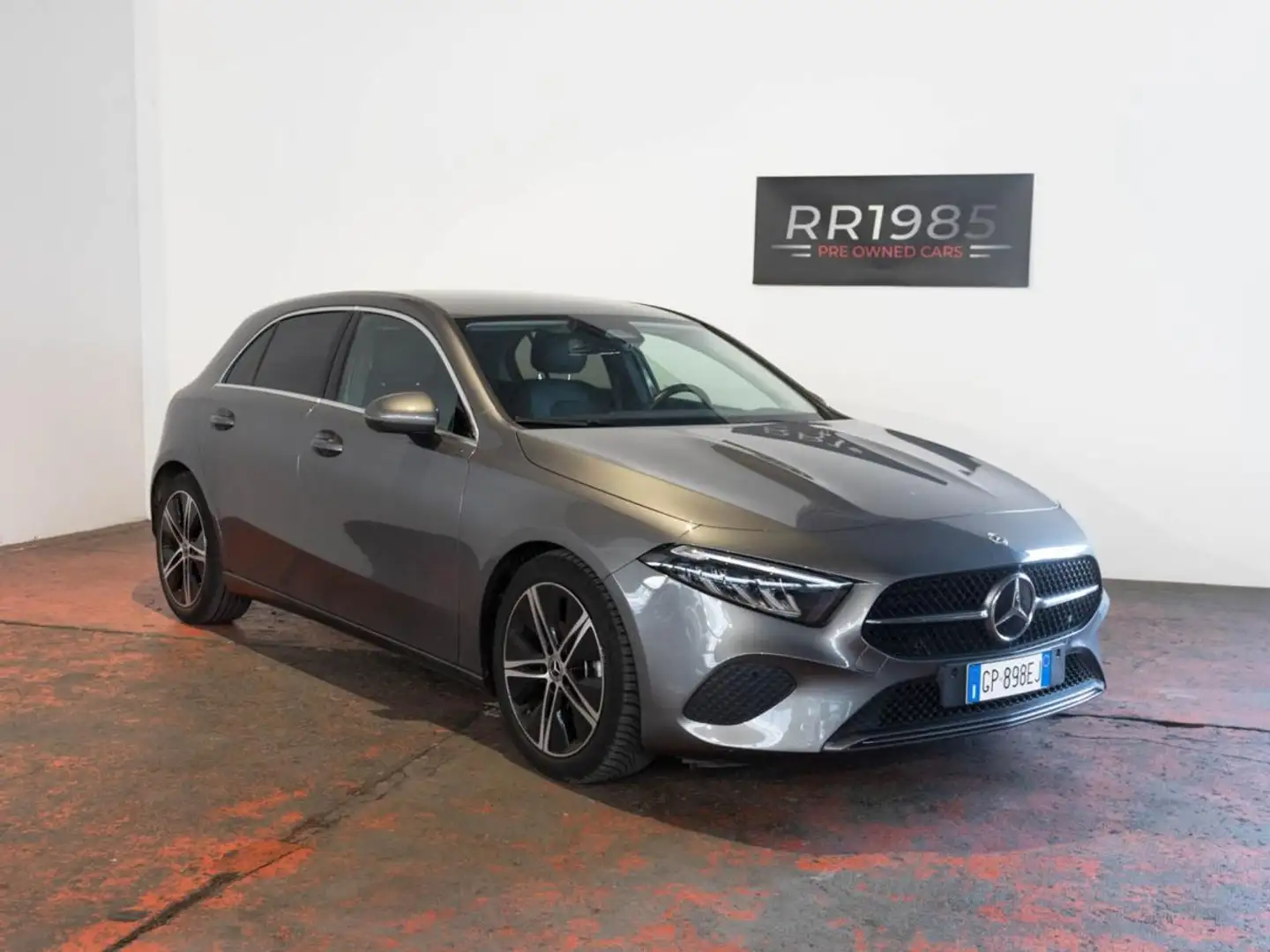 Mercedes-Benz 180 Sport Gris - 1