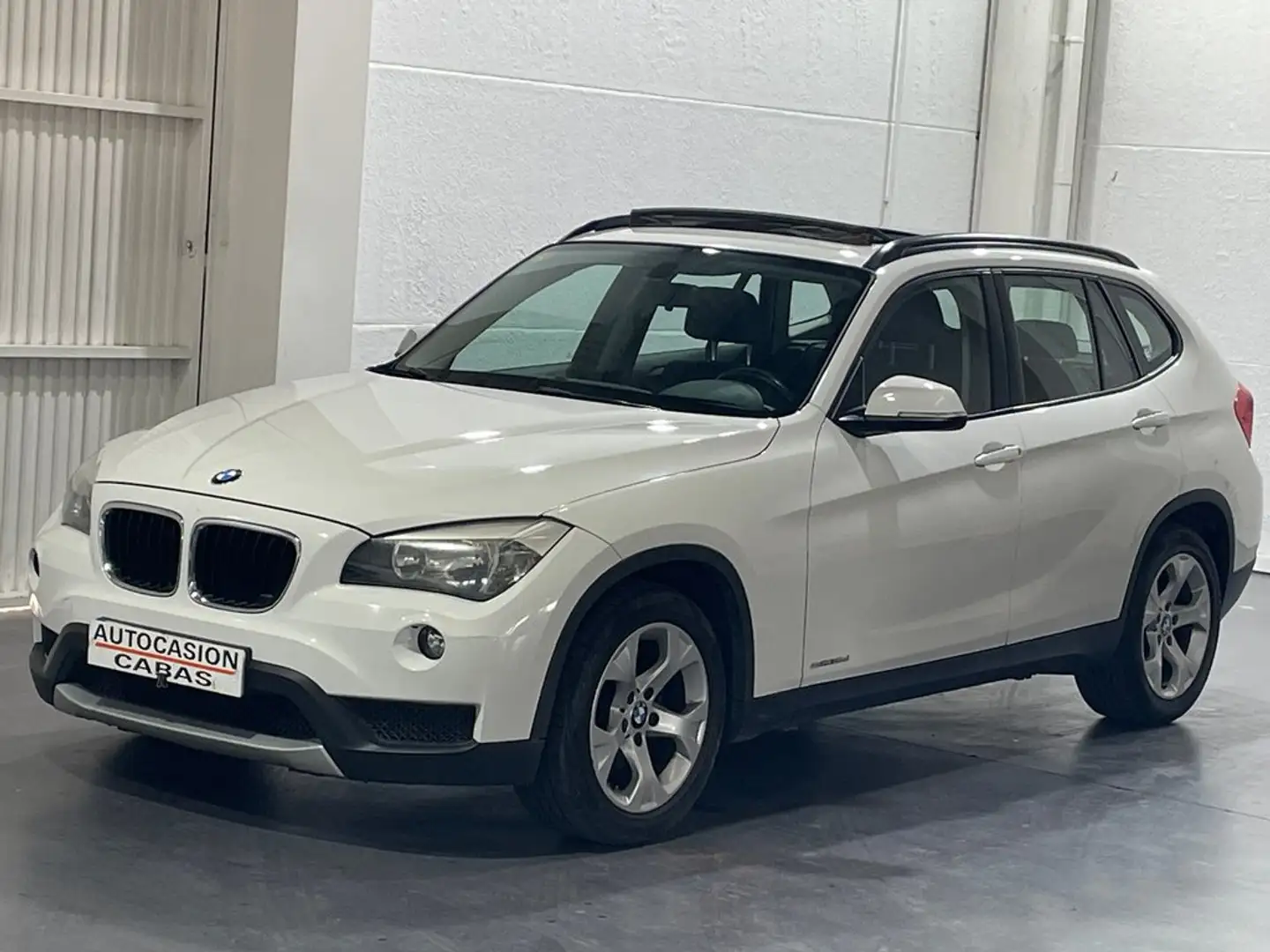 BMW X1 sDrive16d Weiß - 1