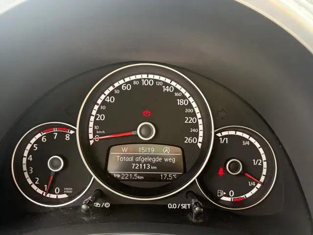 Volkswagen Beetle view 24