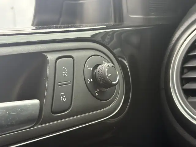 Volkswagen Beetle view 17