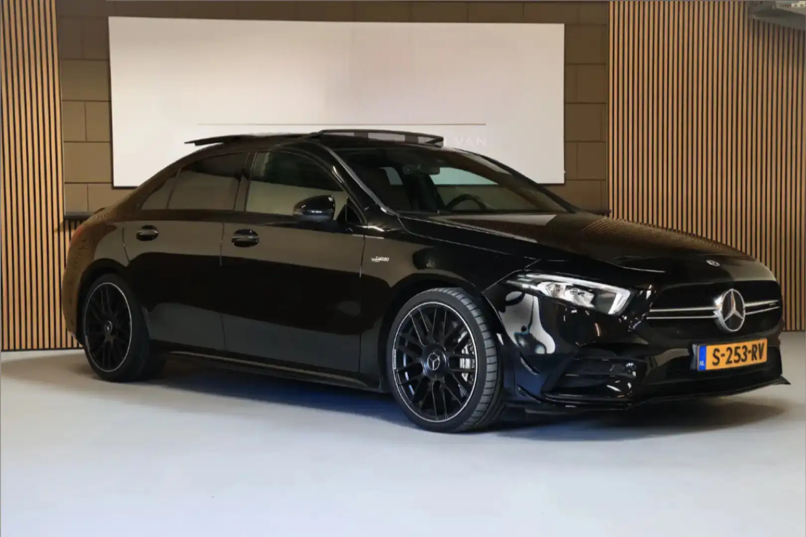 Mercedes-Benz A 35 AMG 4MATIC | SCHAALSTOELEN | RACE KNOP | VOL | Zwart - 1