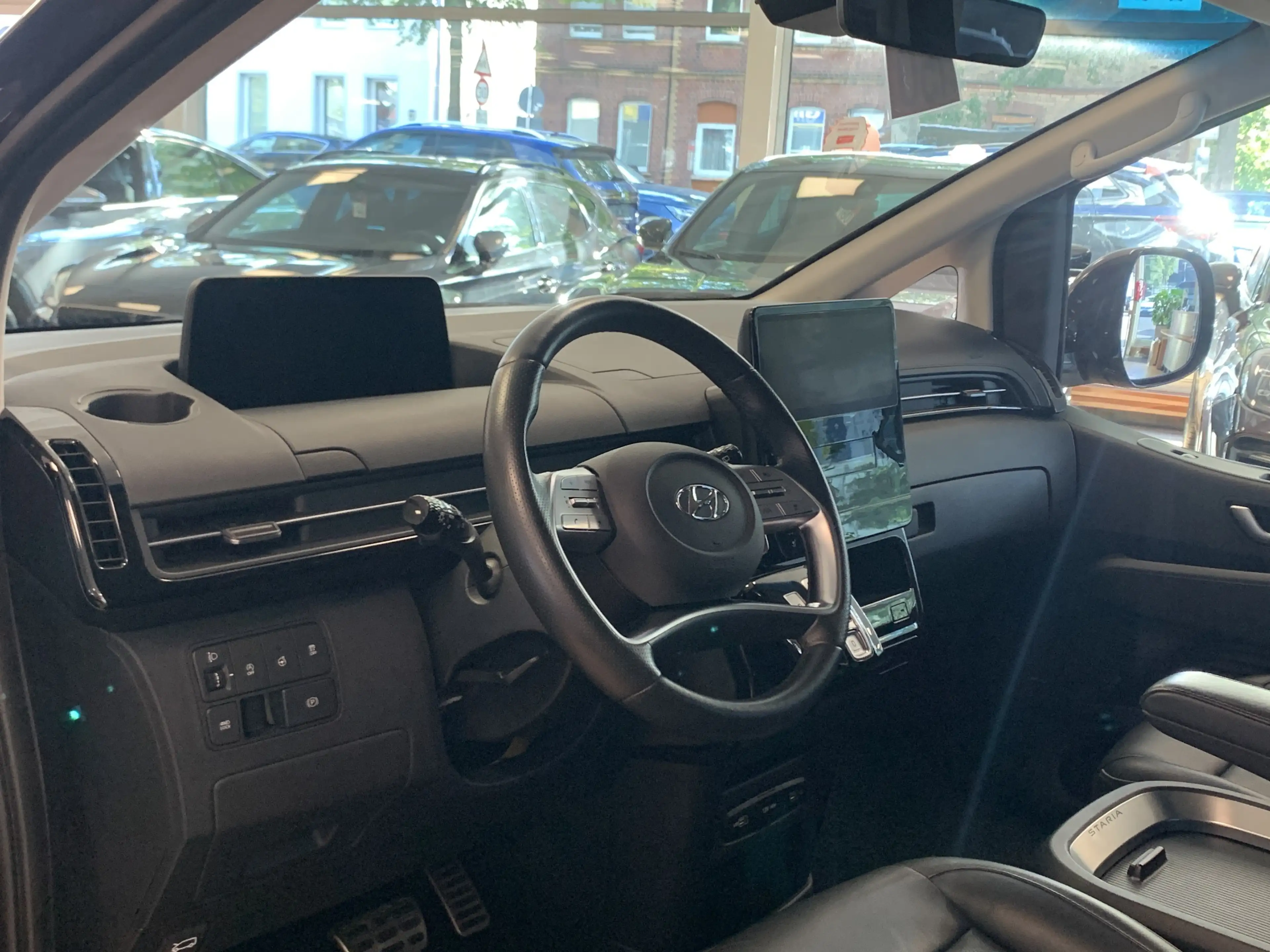Hyundai STARIA Signature*4WD*NSCC*SHZ+BLÜ*RELAX*360*BOSE — photo 10