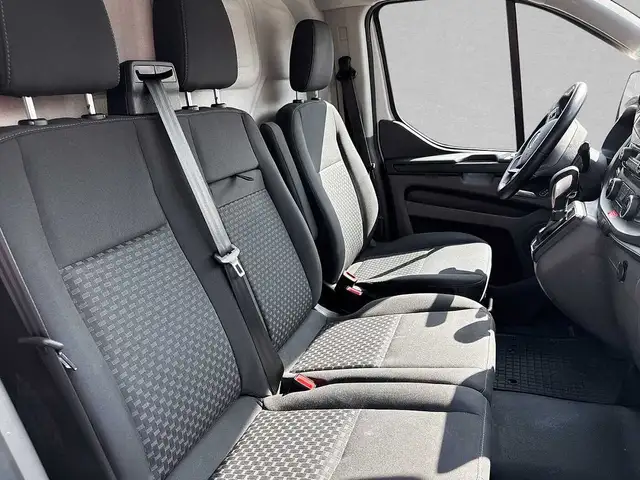 Ford Transit Custom view 3