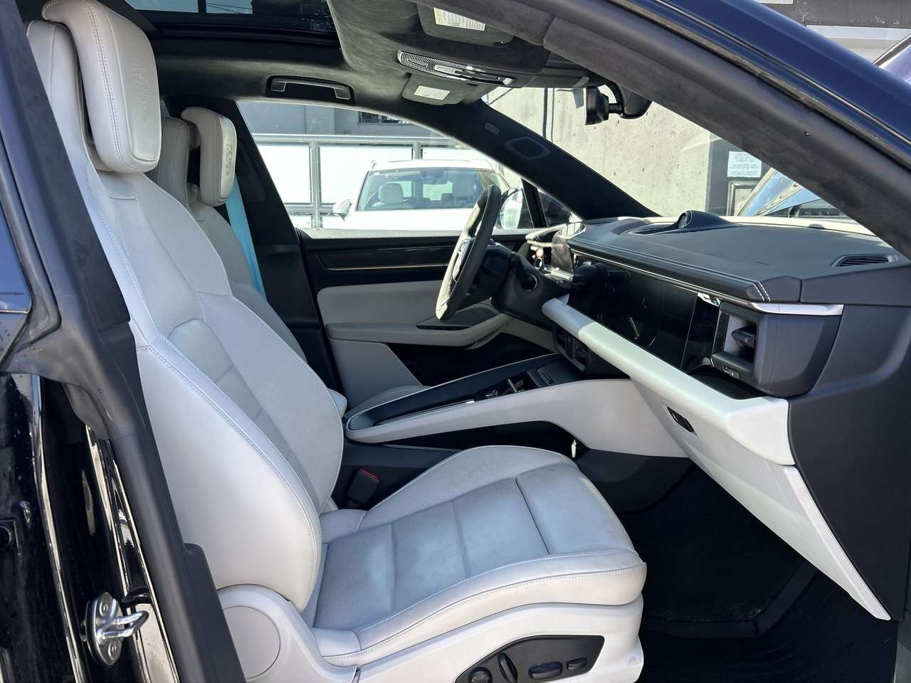 2024 Porsche Macan Electric Turbo ** Loaded, Turbo EV ** / thumb 33