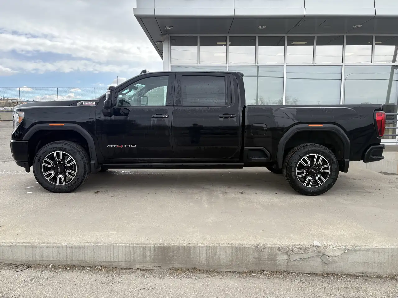 GMC Sierra 3500HD снимка GMC Sierra 3500HD
