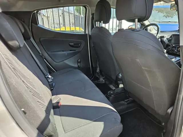 Lancia Ypsilon view 13