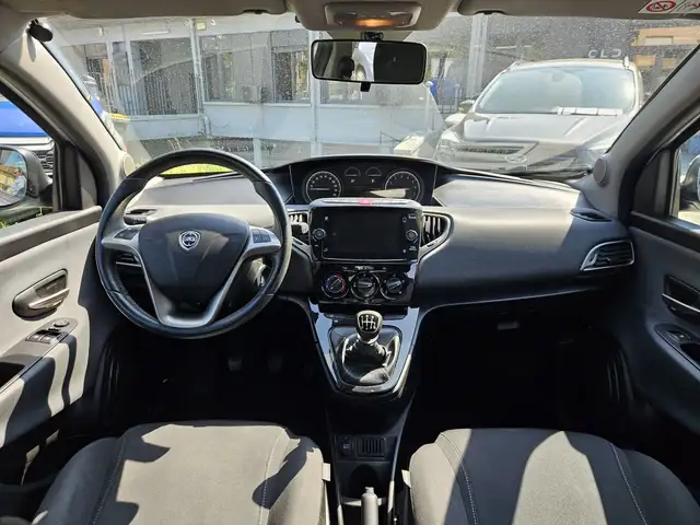 Lancia Ypsilon view 10