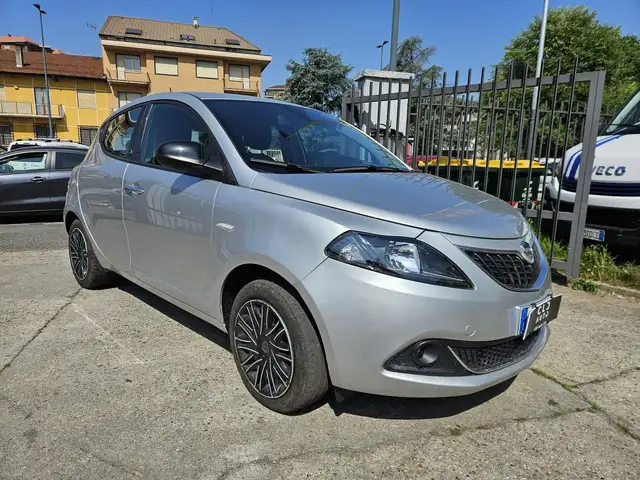 Lancia Ypsilon view 3