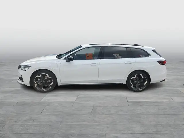Skoda Superb view 3