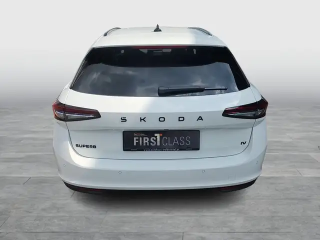 Skoda Superb view 5