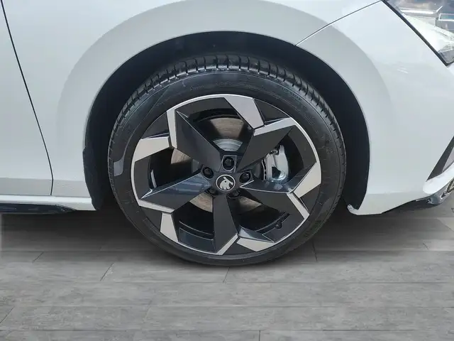 Skoda Superb view 7