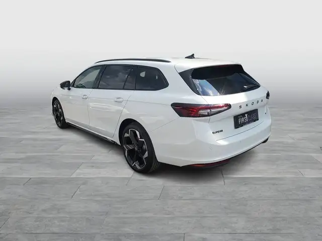 Skoda Superb view 4