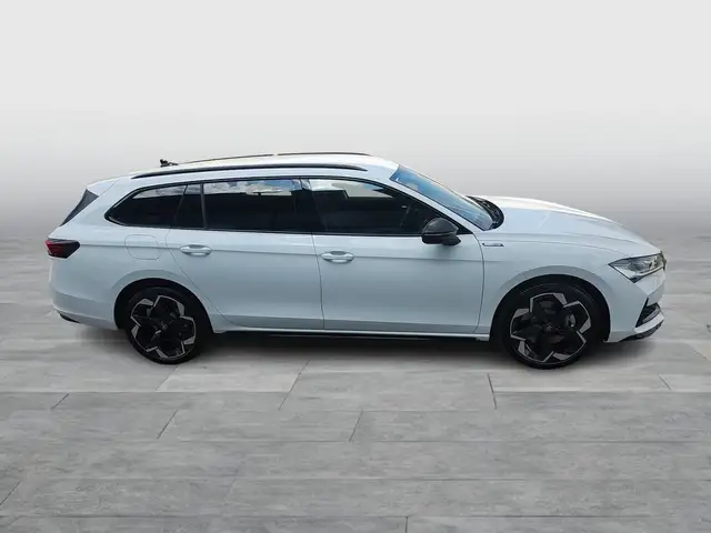 Skoda Superb view 6