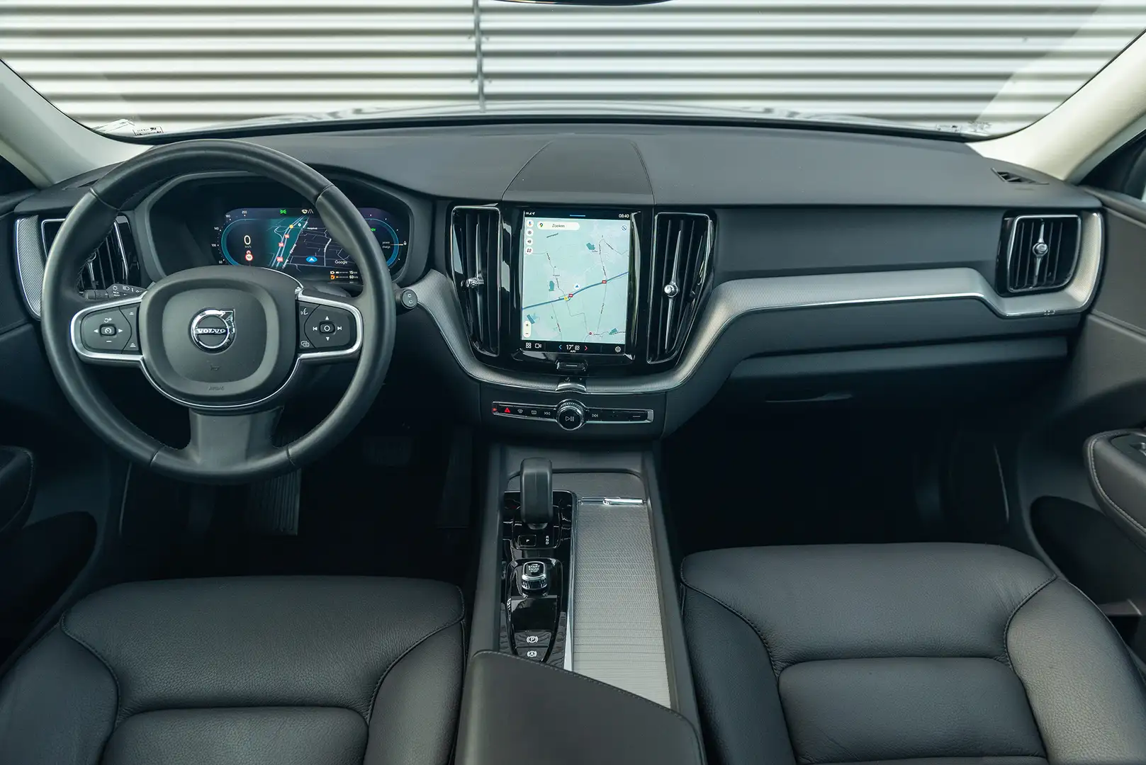 Volvo XC60 T6 Aut. LongRange Core Bright Leder Parkeercamera Zilver - 2