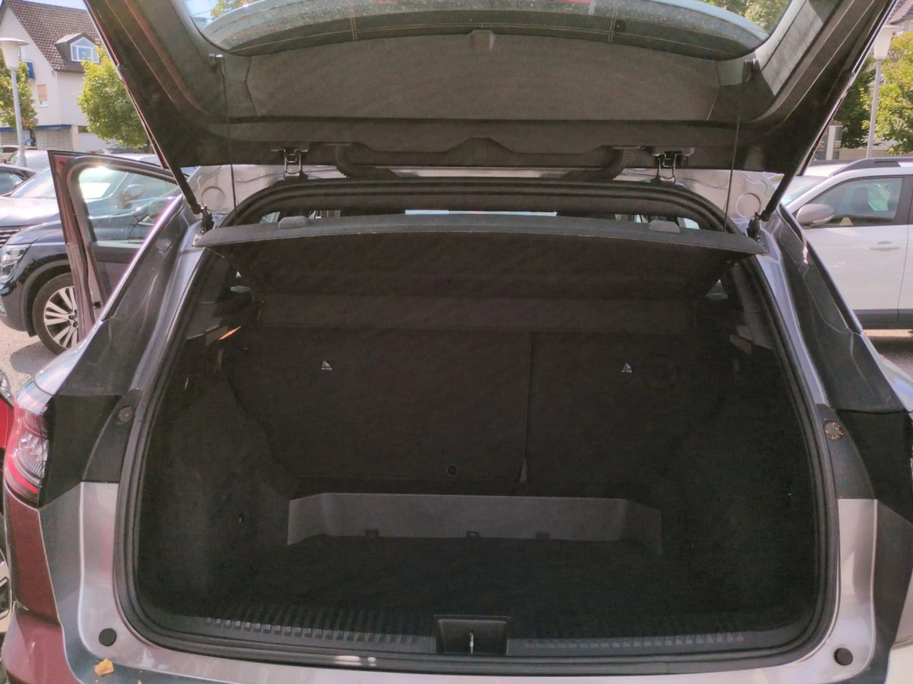 Renault Austral Equilibre Bluetooth Navi LED Klima — photo 16