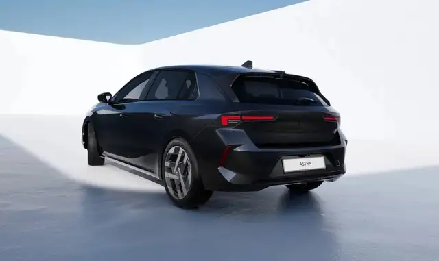 Opel Astra view 4