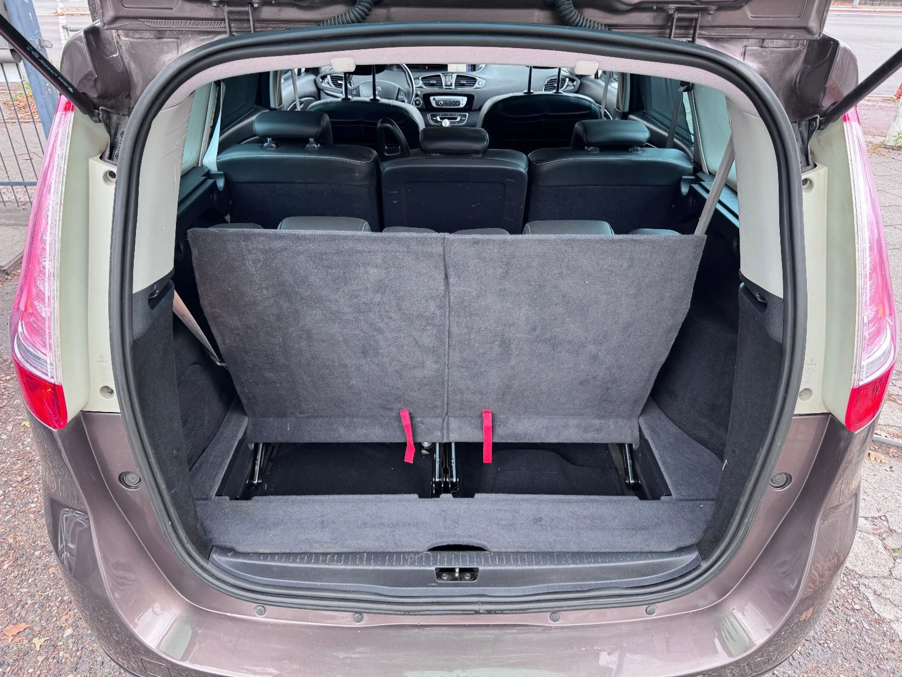 Renault Grand Scenic BOSE*KAMERA*7.SITZE*KETTE NEU*LEDER — photo 7