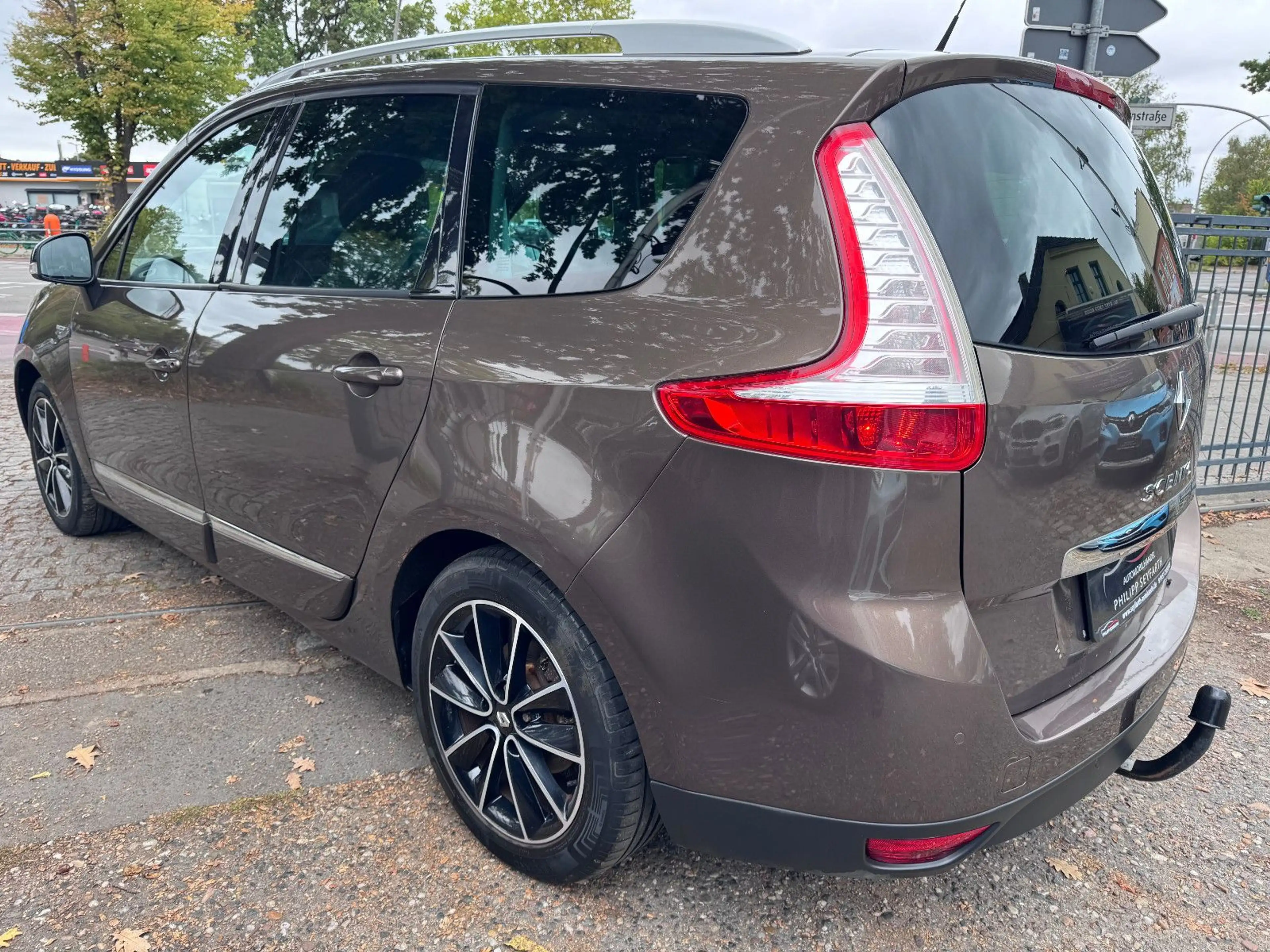Renault Grand Scenic BOSE*KAMERA*7.SITZE*KETTE NEU*LEDER — photo 8