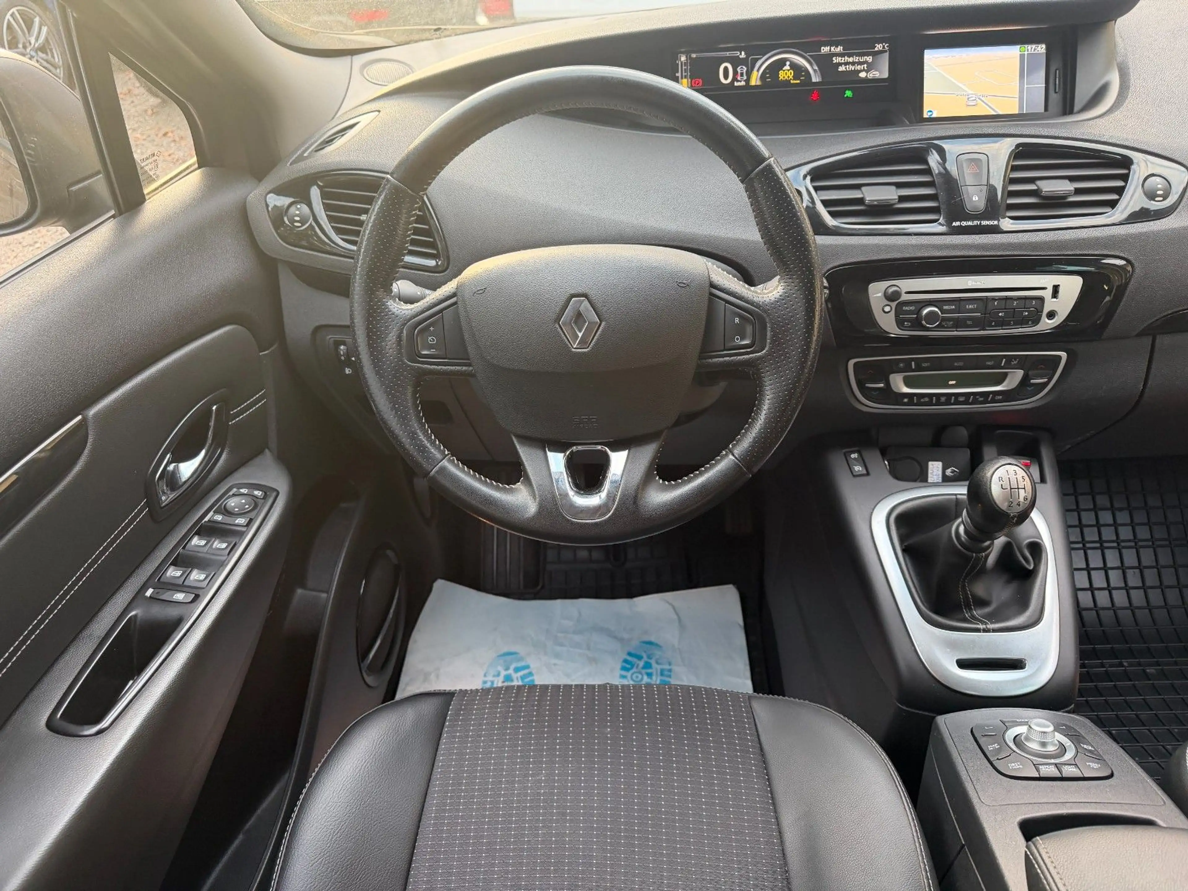Renault Grand Scenic BOSE*KAMERA*7.SITZE*KETTE NEU*LEDER — photo 11