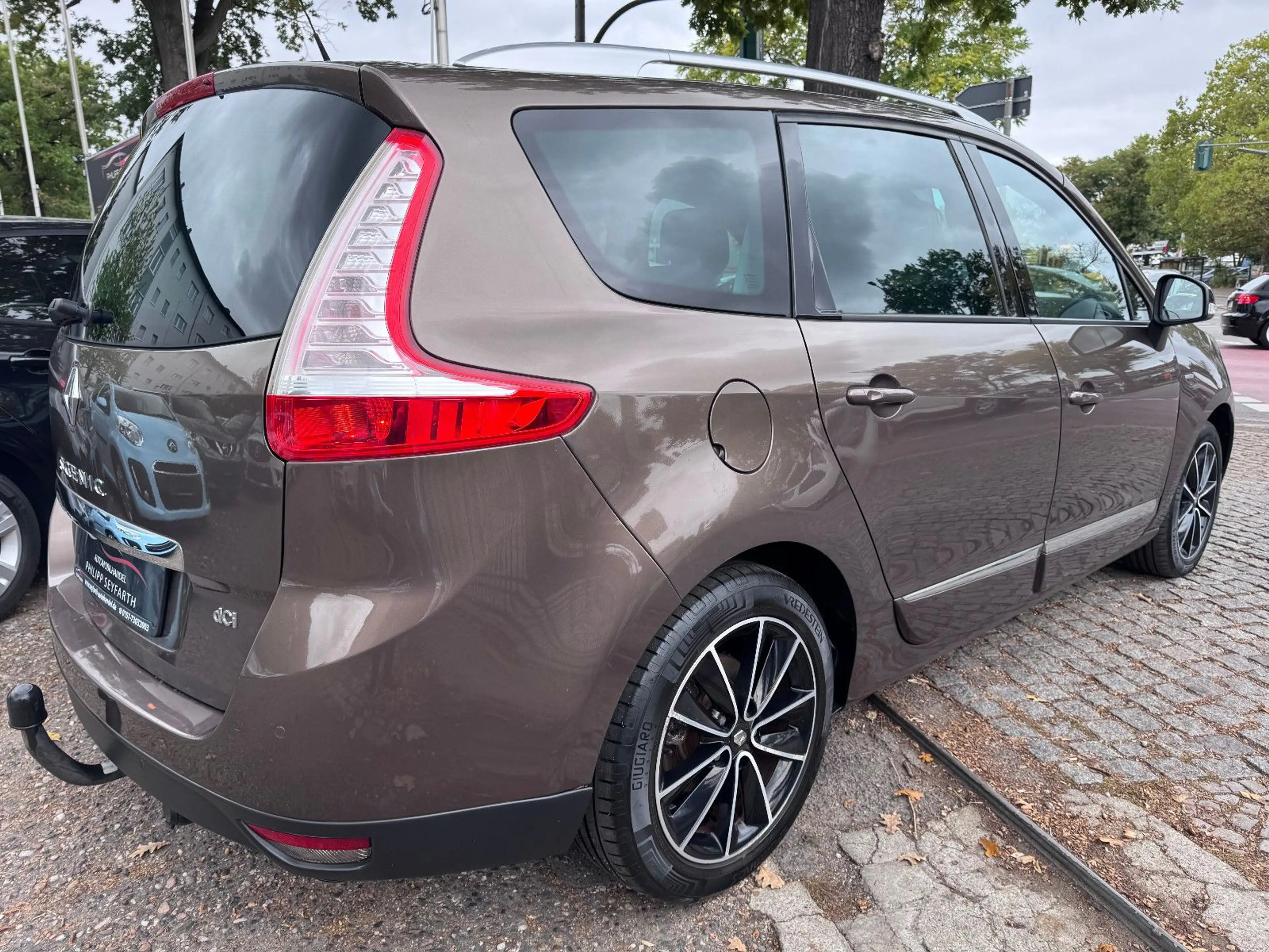 Renault Grand Scenic BOSE*KAMERA*7.SITZE*KETTE NEU*LEDER — photo 3
